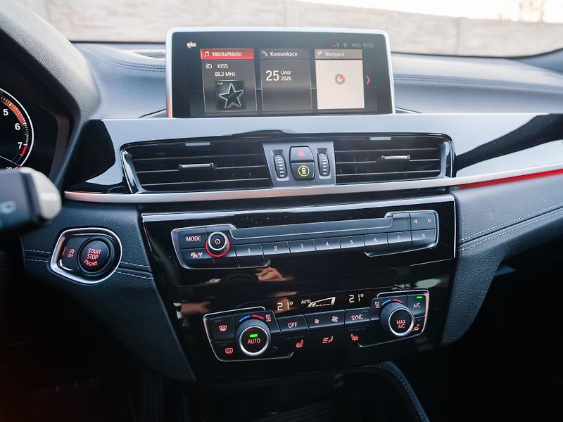 BMW X2 sDrive18i Advantage,ShadowLine - fotka 25 z 31
