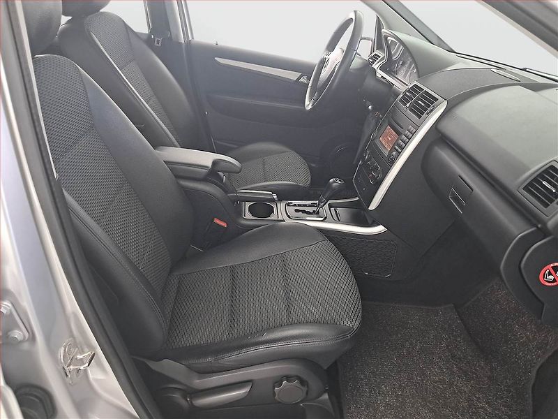 Mercedes-Benz Třídy A (2011) A 160, Automat, Navi, Tempomat - fotka 9 z 15