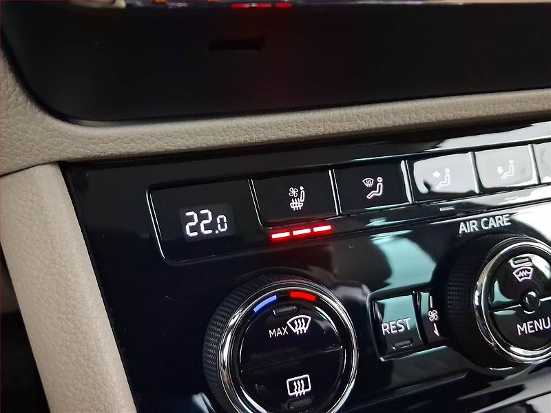 Škoda Superb (2017) 2.0 TSI, Automat, Kůže, Navi - fotka 25 z 26