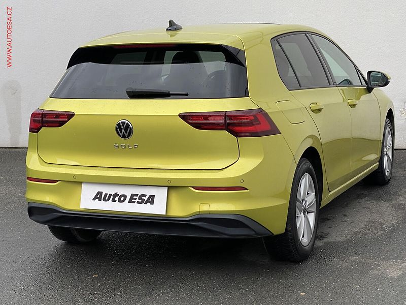 Volkswagen Golf (2020) 2.0 TDi, Life, DSG, šíbr - fotka 4 z 19