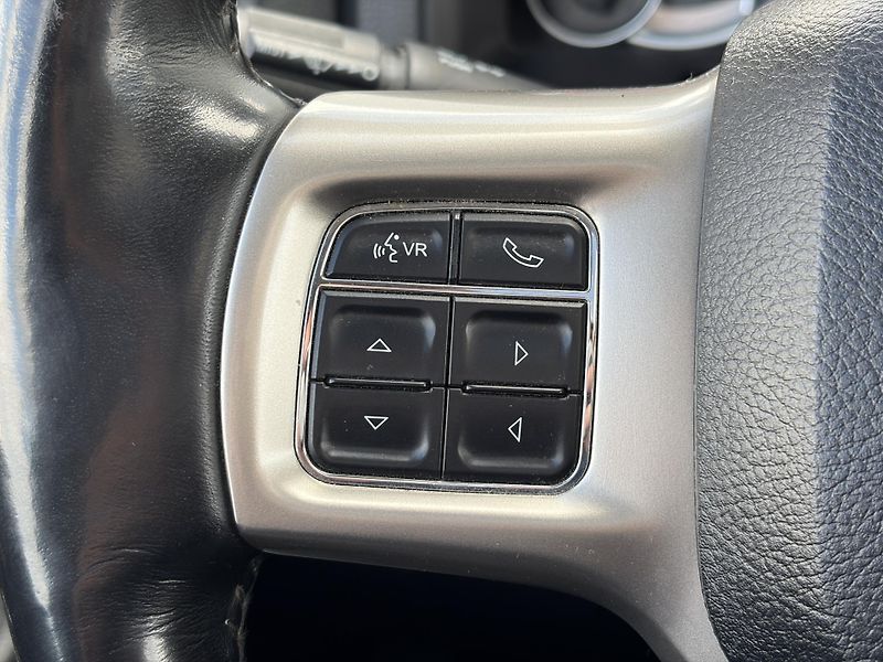 Dodge RAM (2016) 1500 Laramie V8 HEMI - fotka 14 z 40