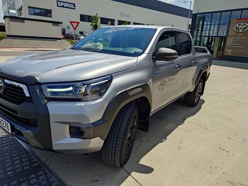 Toyota Hilux DoubleCab Invincible 2.8D 6AT - fotka 3 z 9