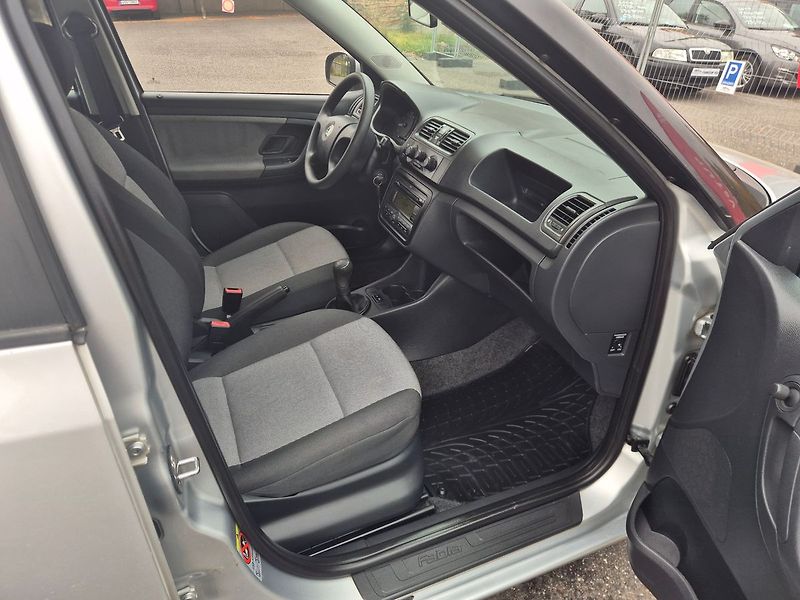 Škoda Fabia 1.4i 63kW, nová STK - fotka 10 z 17