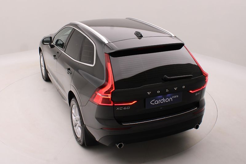 Volvo XC60 B4 AWD MOMENTUM REZERVACE - fotka 17 z 47