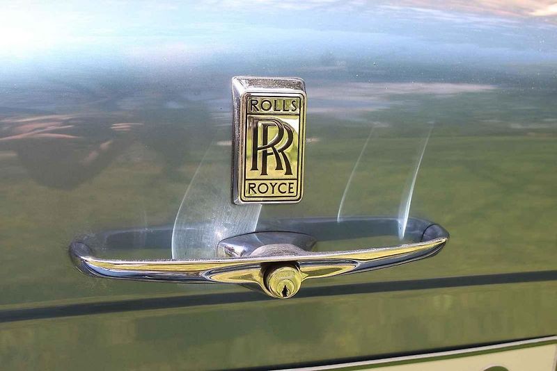 Luxusní vozy se v sobotu 4. května sjely na zámek do Lnář. Převládala auta značky Rolls-Royce.
