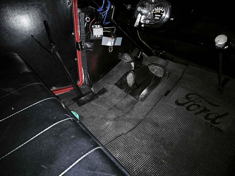 Nastartovat auto našich předků není žádná legrace.