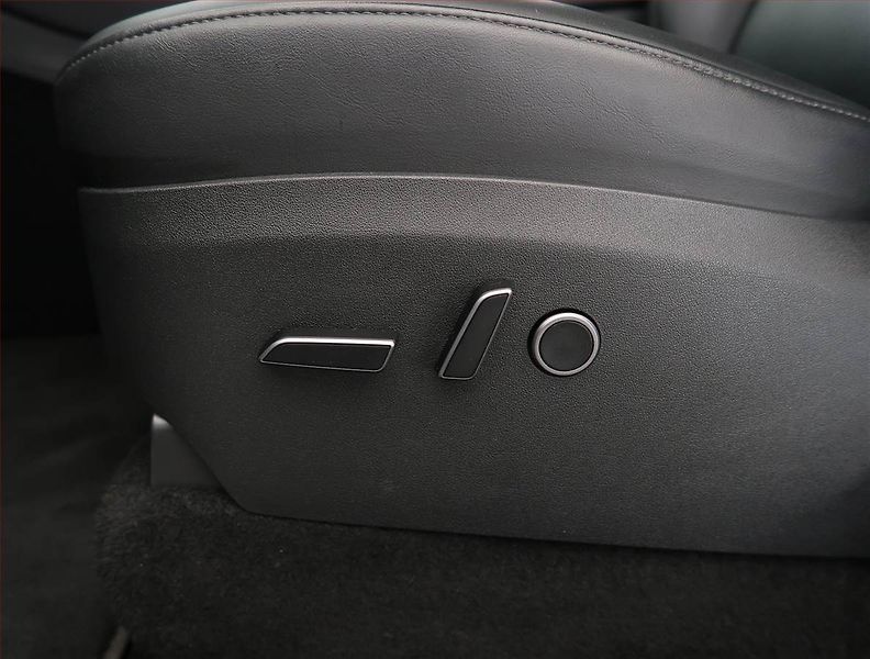 Tesla Model Y (2023) RWD LFP 60kWh, SoH 95% - fotka 30 z 33