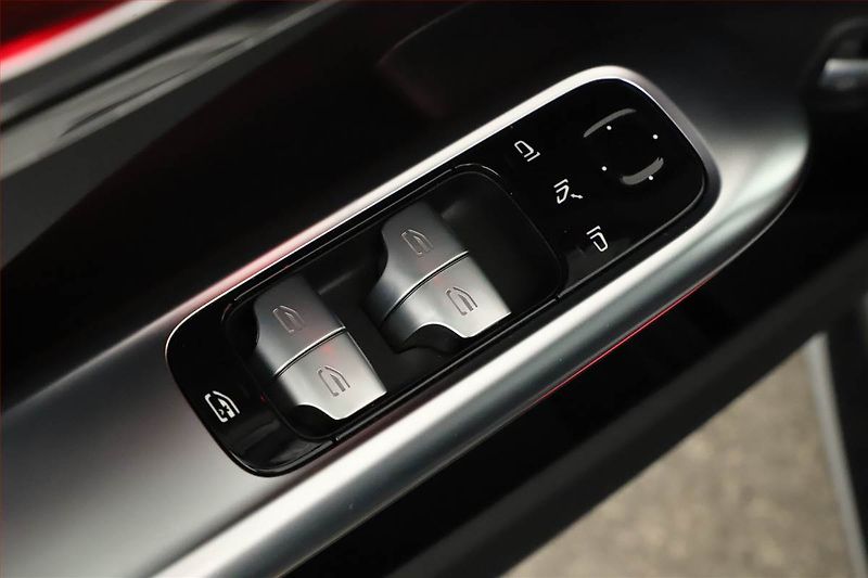 Mercedes-Benz Třídy C (2024) C 220 d 4MATIC - fotka 9 z 21