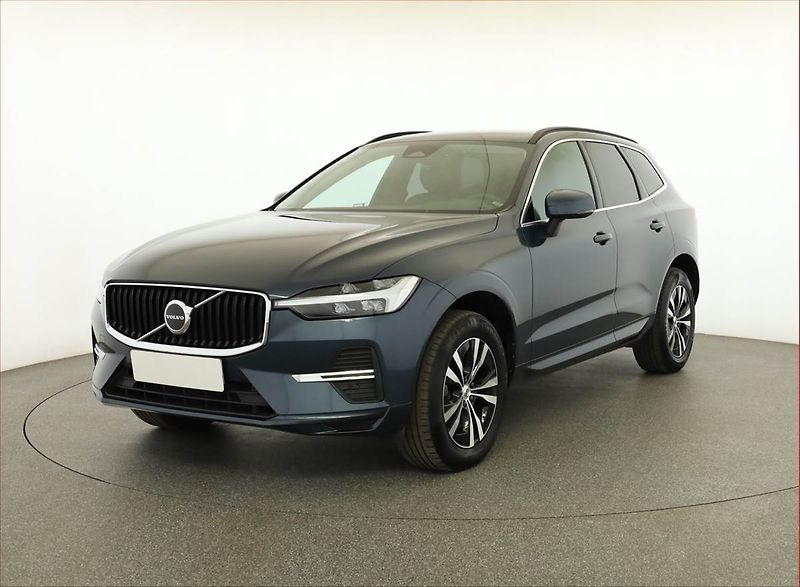 Volvo XC60 (2021) Momentum B4 AWD - fotka 2 z 20