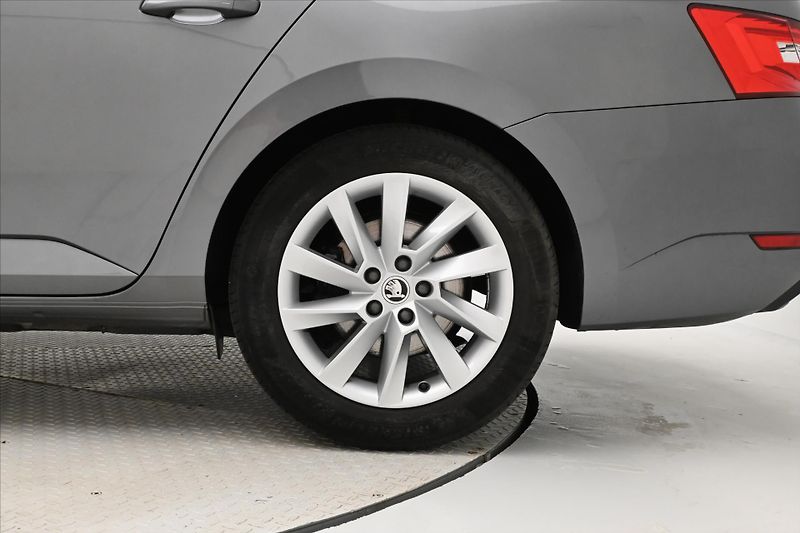 Škoda Superb 2,0 TDI 110 kW DSG Style Záruk - fotka 30 z 30