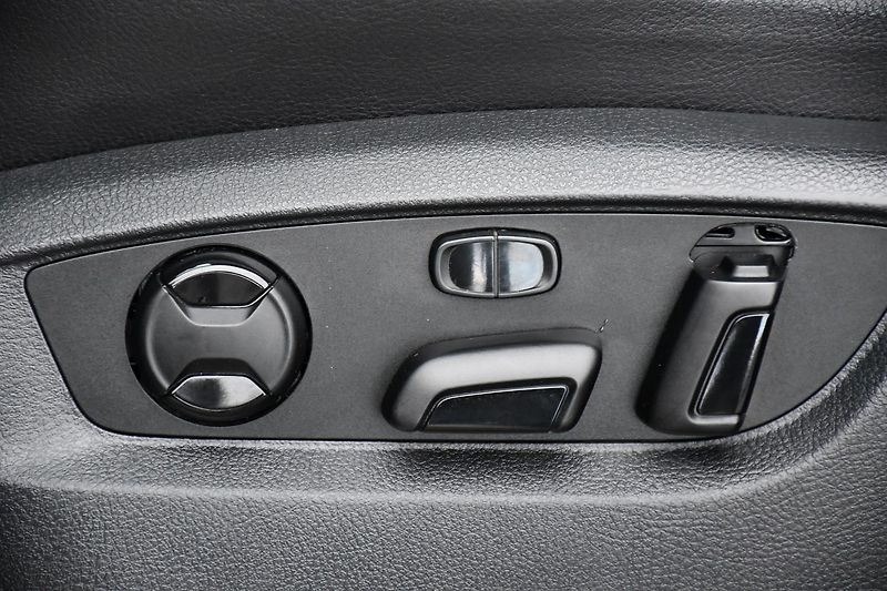 Volkswagen Touareg 3.0TDi V6 4M R-LINE TAŽNÉ ČR - fotka 37 z 44