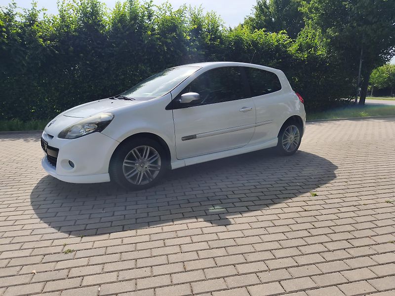 Renault Clio 1.6 GT - fotka 3 z 22