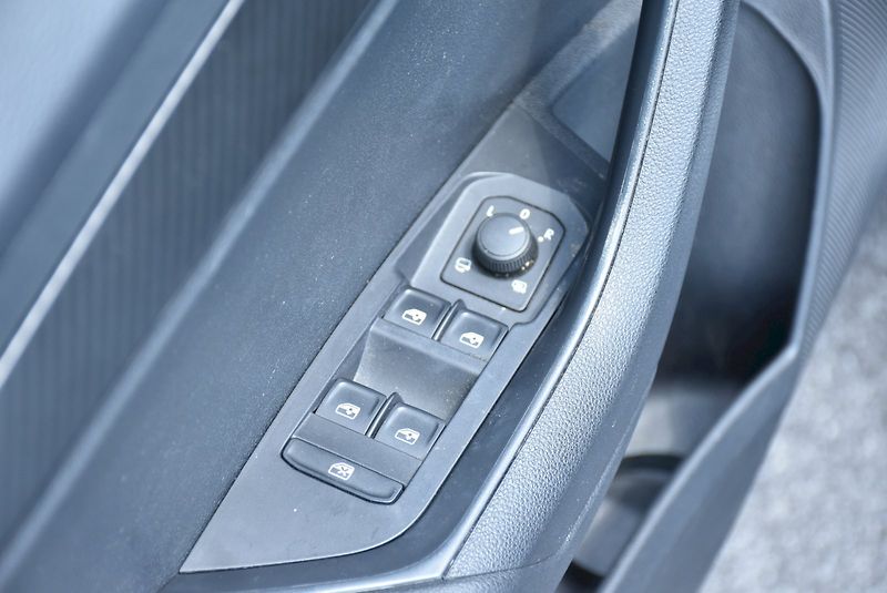 Škoda Karoq (2023) Sportline Exclusive 1.5 TSI 11 - fotka 34 z 35
