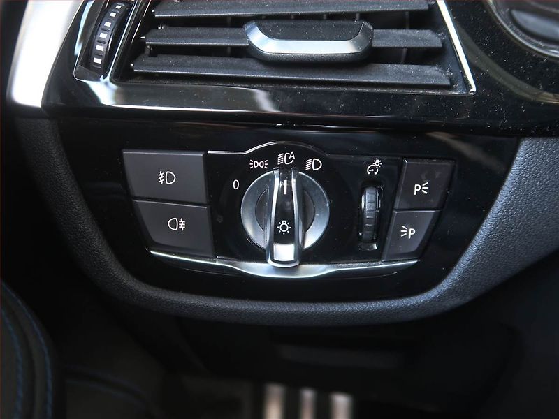 BMW Řada 5 (2020) 530i xDrive - fotka 22 z 25
