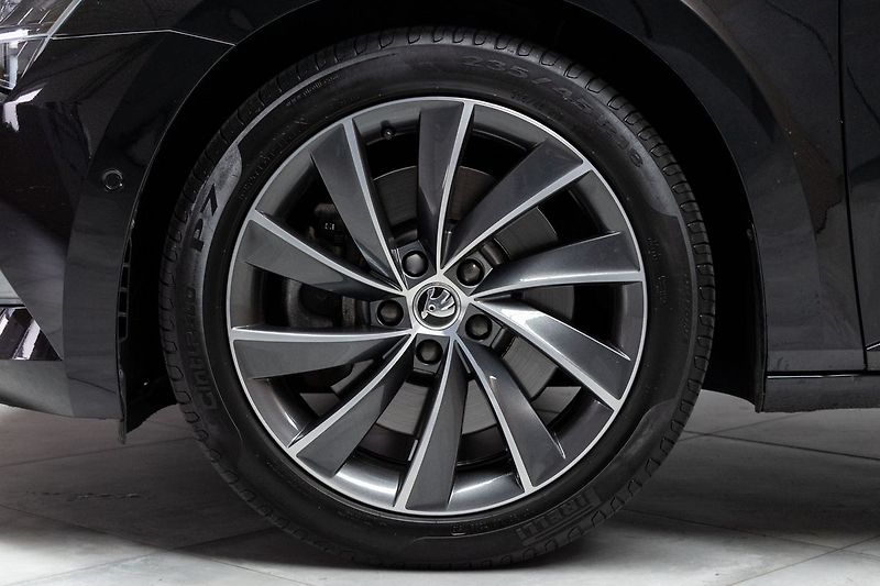 Škoda Superb 2.0 TSI 206kW L&K 4x4*TAŽNÉ*ČR - fotka 40 z 48