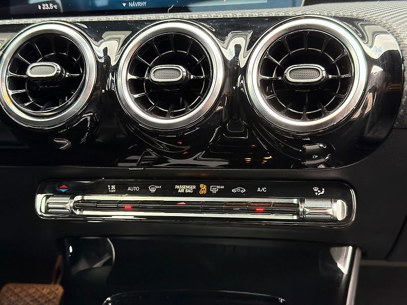 Mercedes-Benz Třídy A 180d - fotka 31 z 37