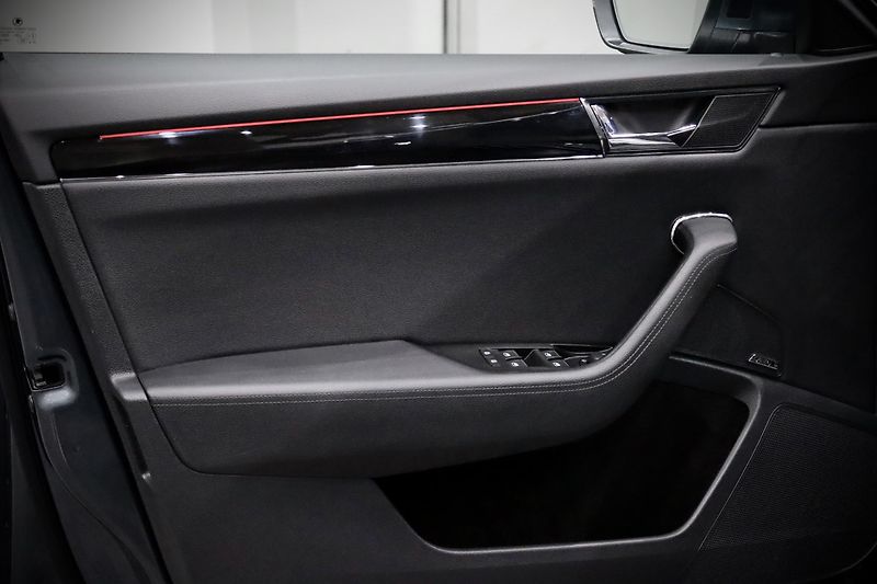 Škoda Superb 3 FL 2.0 TSI 140 kW DSG L&K  - fotka 49 z 52
