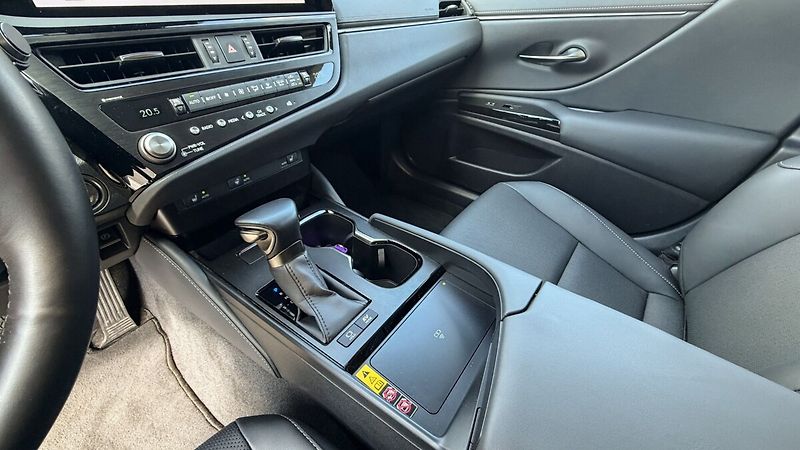 Lexus ES 300h 300H 2,5 HEV BUSINESS EDITION - fotka 21 z 25