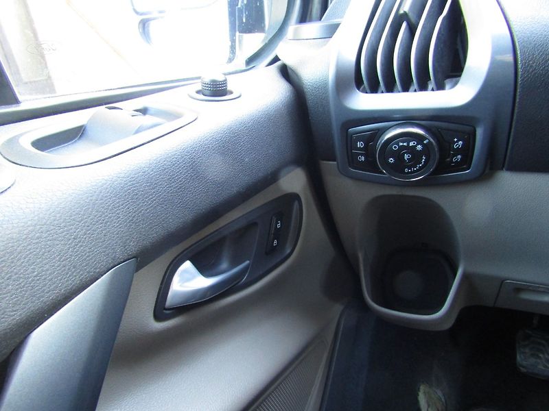 Ford Transit Custom (2016) 2.0 TDCi96kW BEZ KOROZE - fotka 23 z 28
