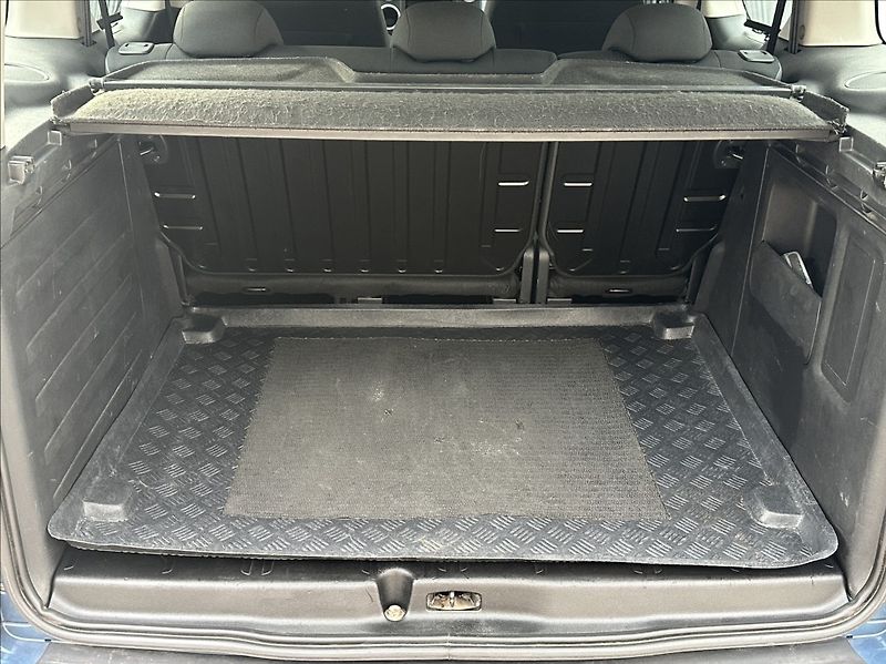Peugeot Partner 1,6 HDI 92PS  Tepee Active - fotka 36 z 48