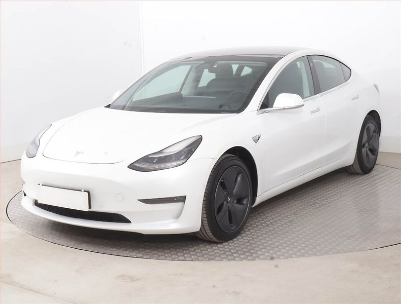 Tesla Model 3 (2019) Long Range 4WD 78kWh, SoH 85% - fotka 2 z 22
