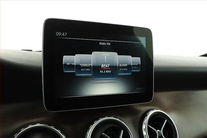 Mercedes-Benz GLA (2017) 220 d 4MATIC - fotka 9 z 21