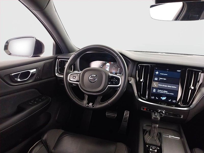 Volvo S60 (2019) R-Design T5 - fotka 7 z 24