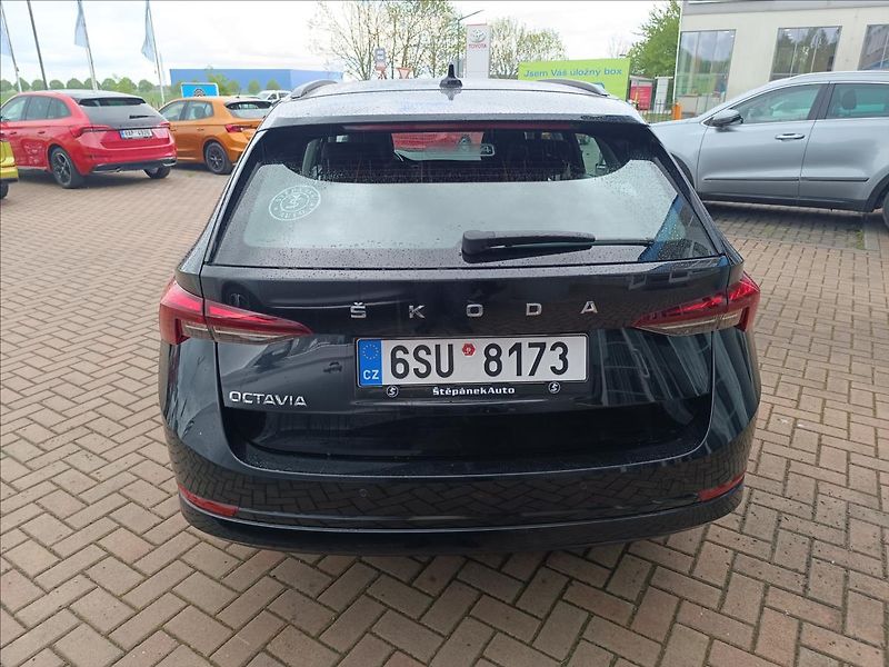 Škoda Octavia 2,0 TDi DSG Ambition - fotka 7 z 22