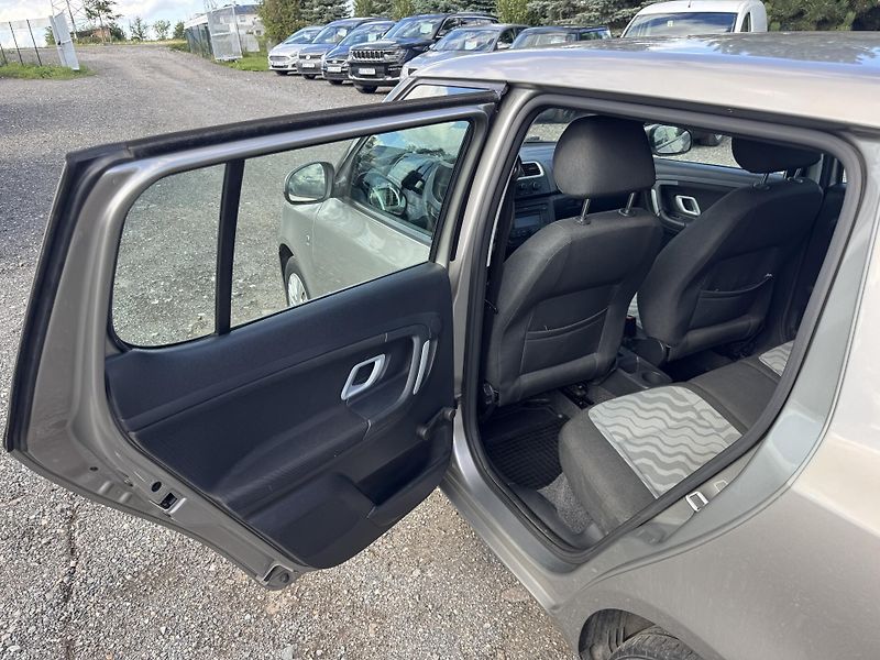 Škoda Fabia 1.6,77kw,AUTOMAT,klima - fotka 10 z 33