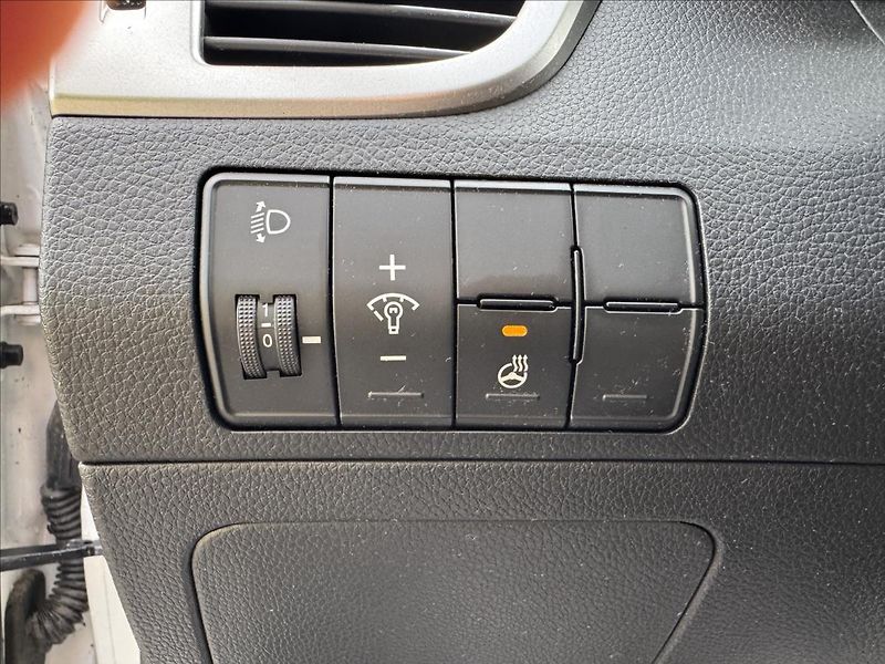 Hyundai i30 1,6 MPI Trikolor - fotka 6 z 16