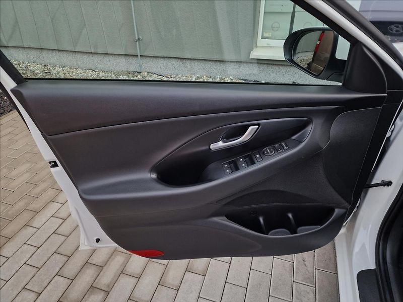 Hyundai i30 1.6 CRDi Comfort,ČR,1.Majitel - fotka 36 z 49