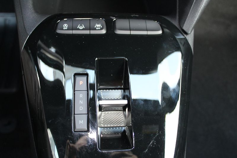 Opel Corsa (2025) GS Hybrid 1.2 TURBO 110k eDCT6 - fotka 22 z 29