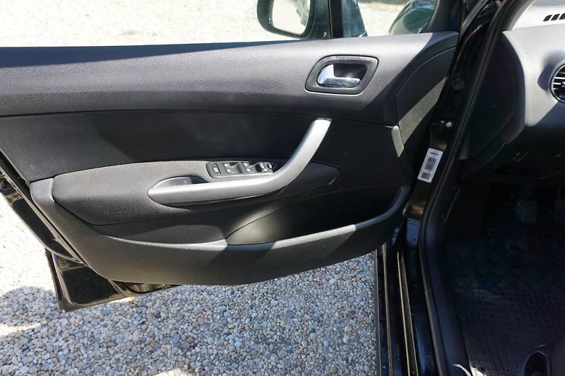 Peugeot 308 (2010) 1,6 HDI  nové v ČR - fotka 18 z 24