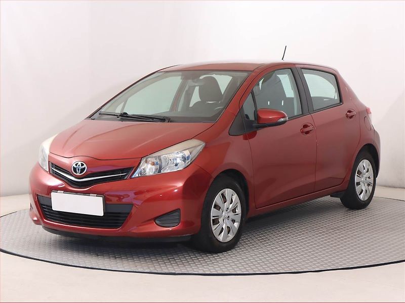 Toyota Yaris (2011) 1.0 VVT-i, Serv.kniha - fotka 2 z 15