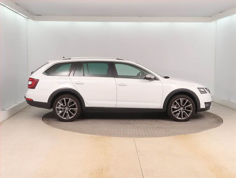 Škoda Octavia (2020) Scout 2.0 TDI, 4X4, Automat - fotka 6 z 16