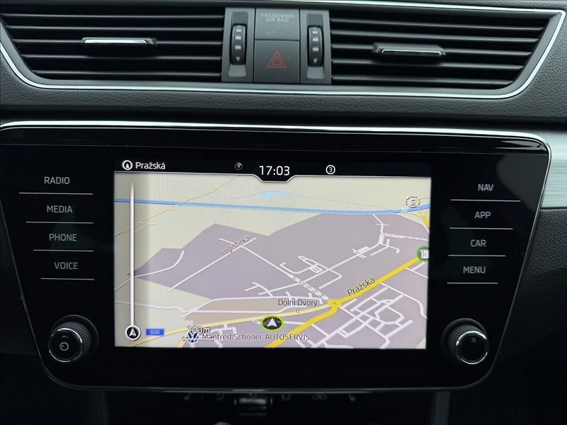 Škoda Superb 2.0 TDI Ambition/Virtual/ACC - fotka 11 z 25