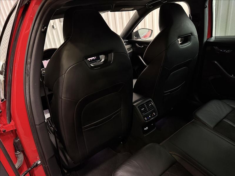 Škoda Octavia 2.0TDI 147kW DCC PANO RS PLUS - fotka 38 z 53