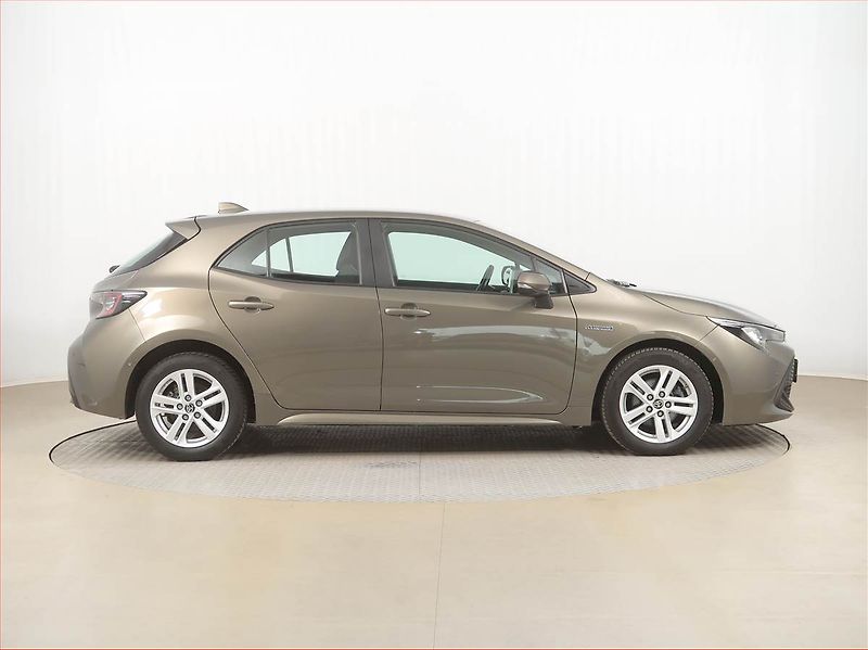 Toyota Corolla (2020) Style 1.8 Hybrid, Automat - fotka 6 z 18