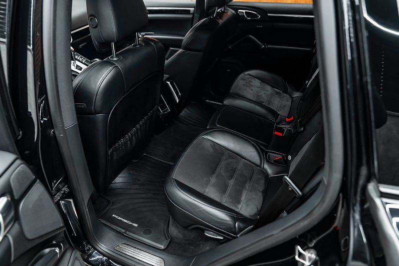 Porsche Cayenne Diesel Platinum - fotka 16 z 20