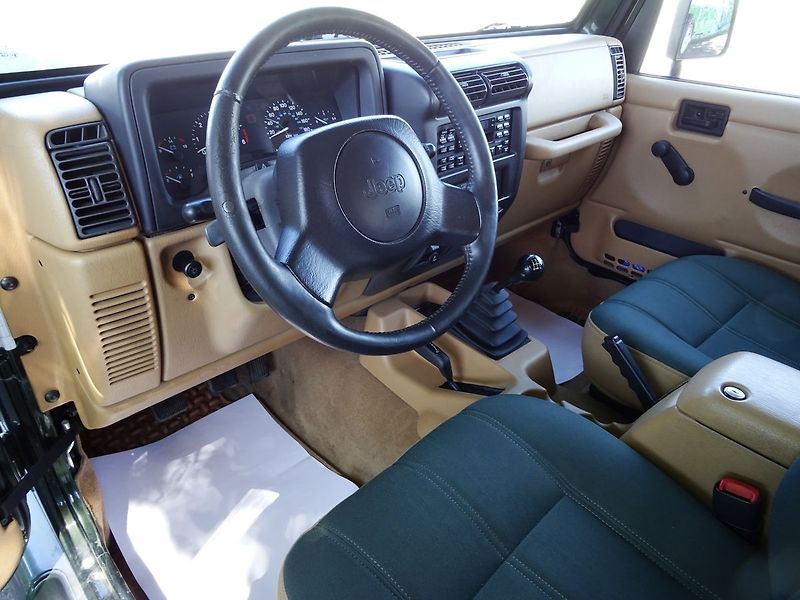 Jeep Wrangler 4.0i SAHARA Serviska - fotka 13 z 37
