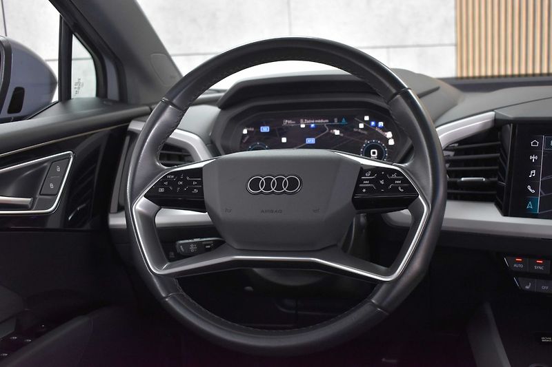 Audi Q4 e-tron 45*82kWH*QUATTRO*SoH92%*ČR 1.M - fotka 18 z 46