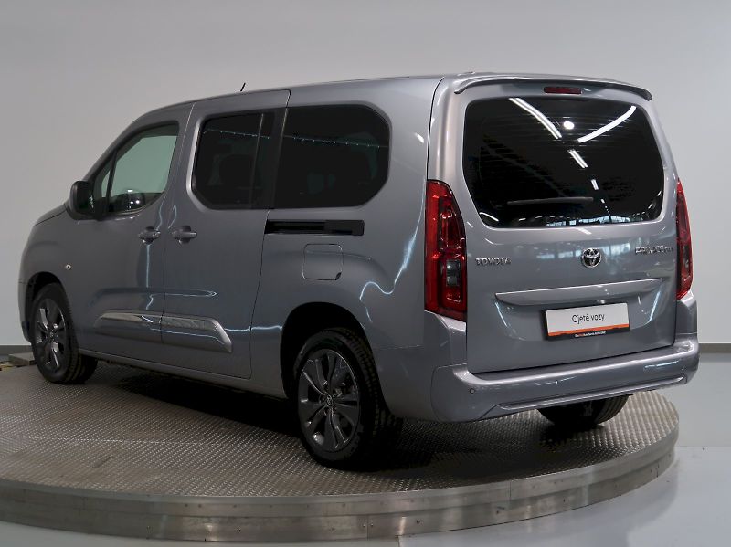 Toyota ProAce City Verso (2021) FAMILY L2 1.5D-4D 96KW 7MÍST T - fotka 7 z 31