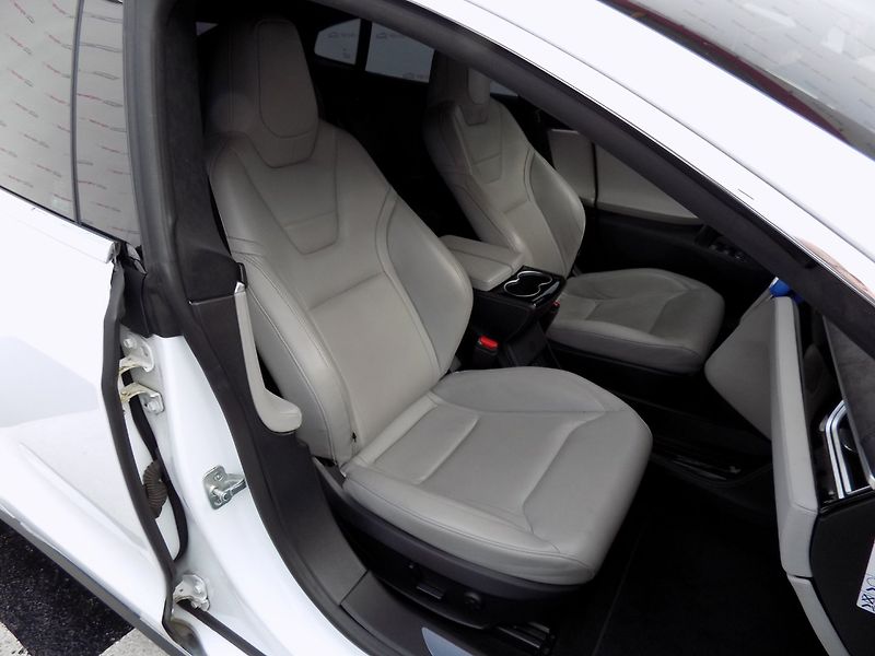 Tesla Model S (2015) 90D/1.Maj.ČR/Ludicrous/762PS/ - fotka 18 z 39