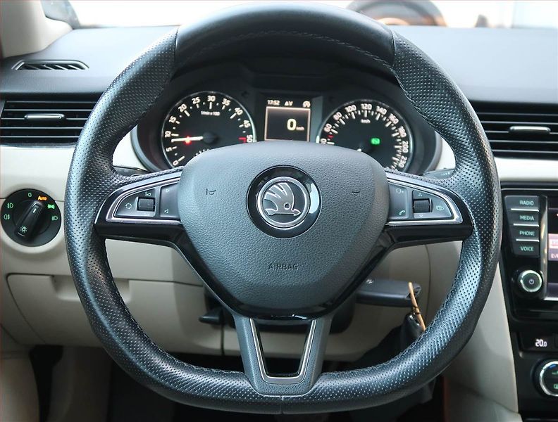 Škoda Octavia (2015) 2.0 TDI, Automat, Serv.kniha - fotka 15 z 19