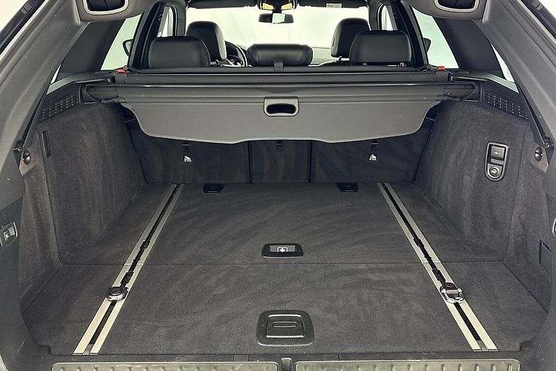 BMW Řada 5 530d xDrive - fotka 14 z 17