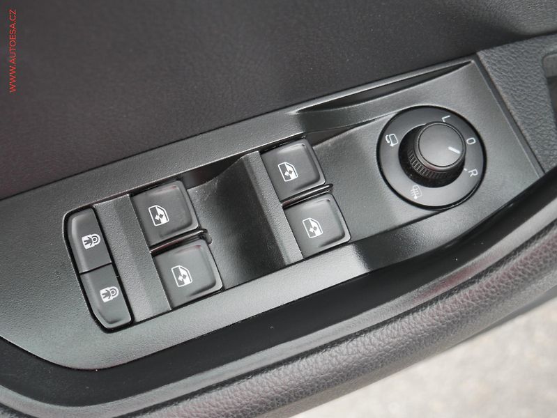 Škoda Superb (2020) 2.0 TDi, Ambition, LED, navi - fotka 17 z 23