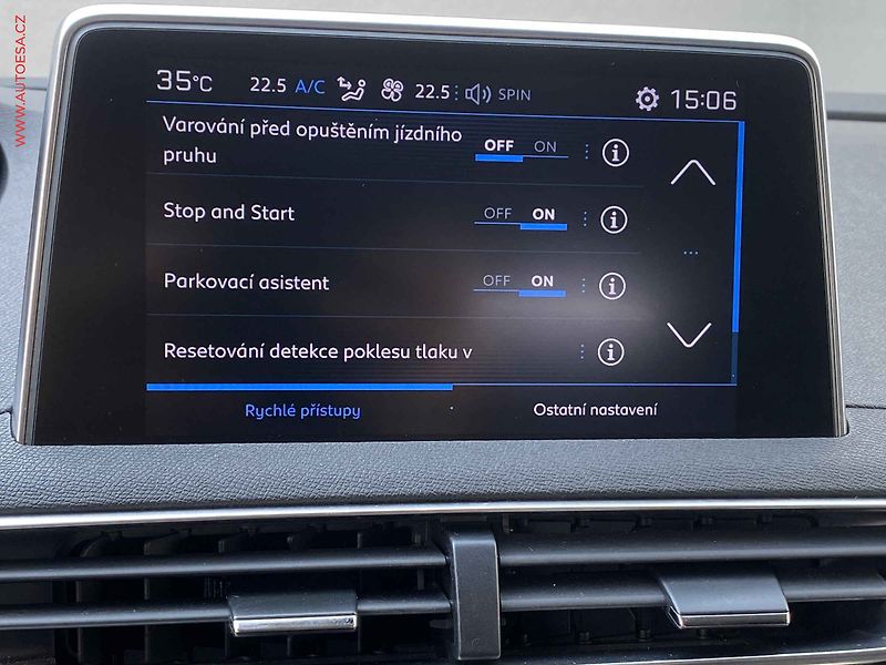 Peugeot 3008 (2018) 1.2 PT, ČR, Allure, park. - fotka 15 z 19