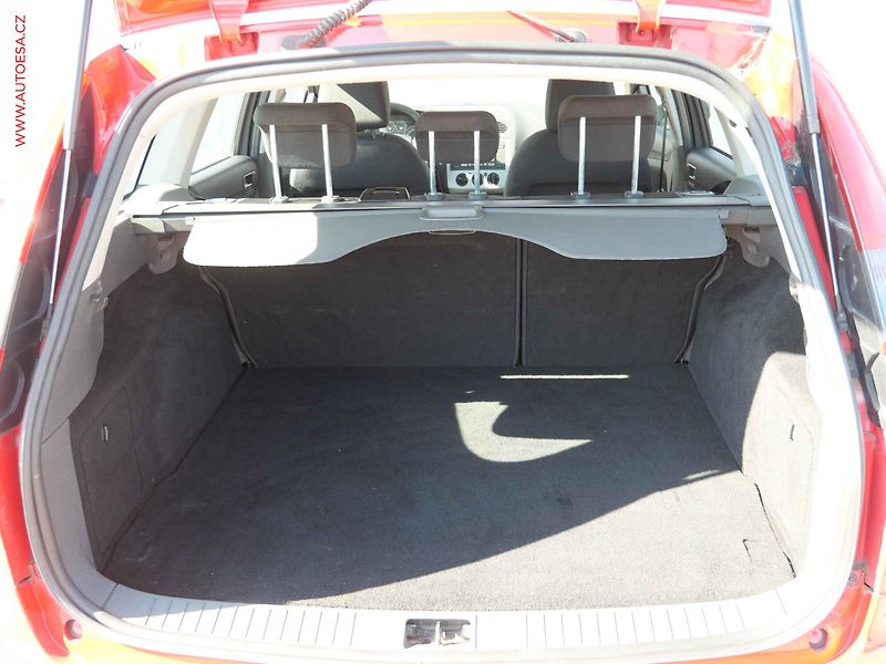 Ford Focus (2005) 1.6 TDCi, AC - fotka 7 z 17