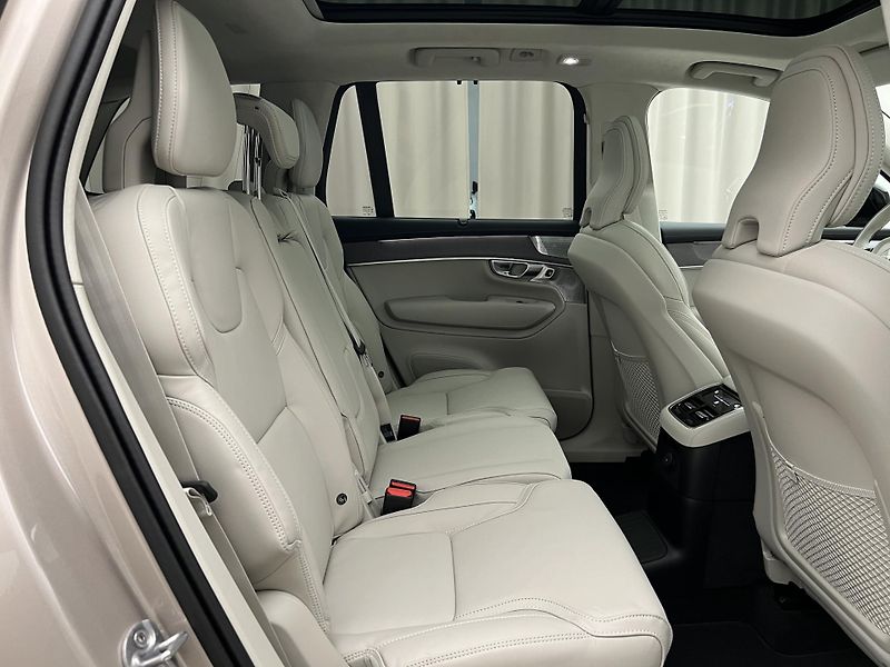 Volvo XC90 (2026) T8 AWD RECHARGE ULTRA DARK - fotka 29 z 46