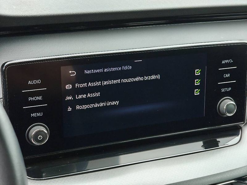 Škoda Octavia Ambition 6MP 2,0TDI - fotka 16 z 21